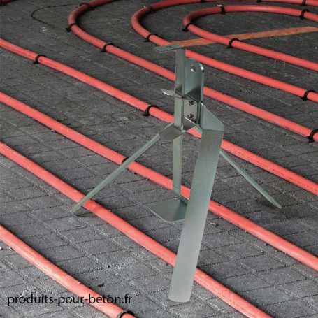 Trépied pour chape liquide