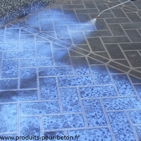 Produit de cure pour dallage et chape béton