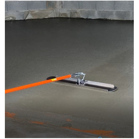 Lisseuse inox avec manche pour sol ciment