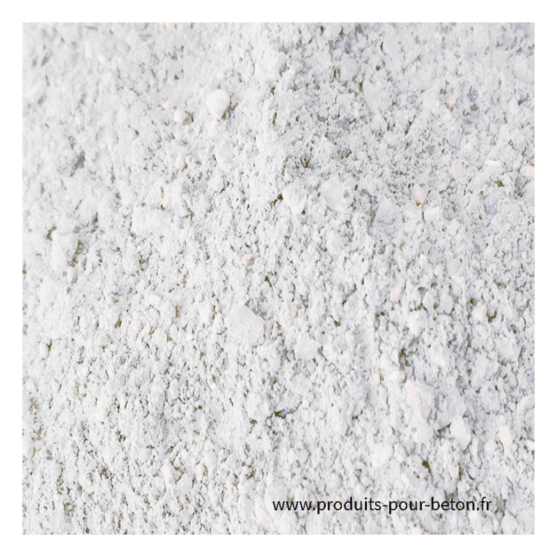 Poudre de quartz pour sol en béton ciré blanc.